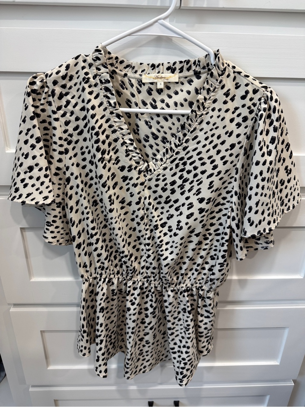 ANDREE BY UNIT Cream and Black Spot Print Peplum Top